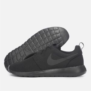 Nike Women’s Triple Black Roshe Run Sneakers Running Shoes Activewear Sport